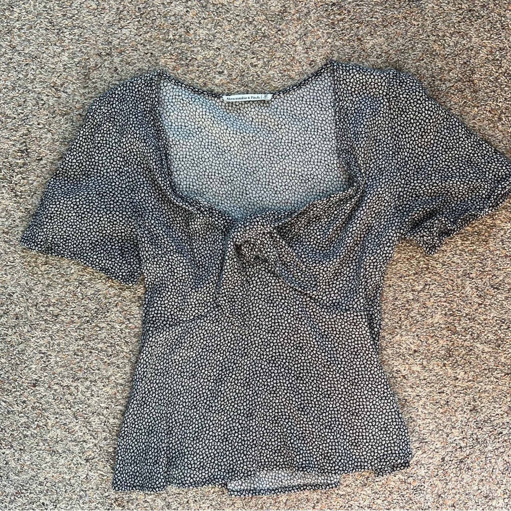 Abercrombie & Fitch Tie-Front V-Neck Tee